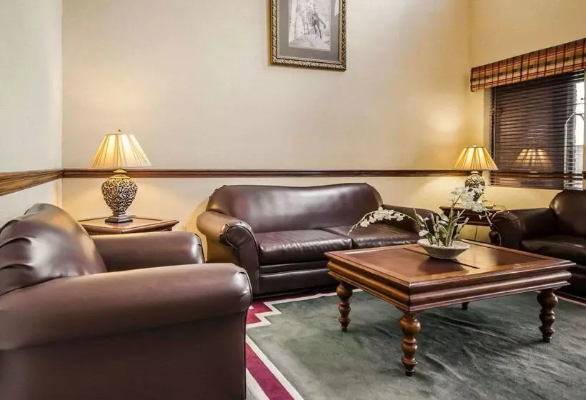 هتل Quality Suites