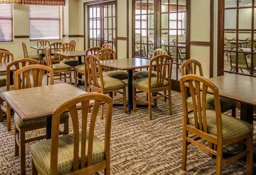 هتل Quality Suites