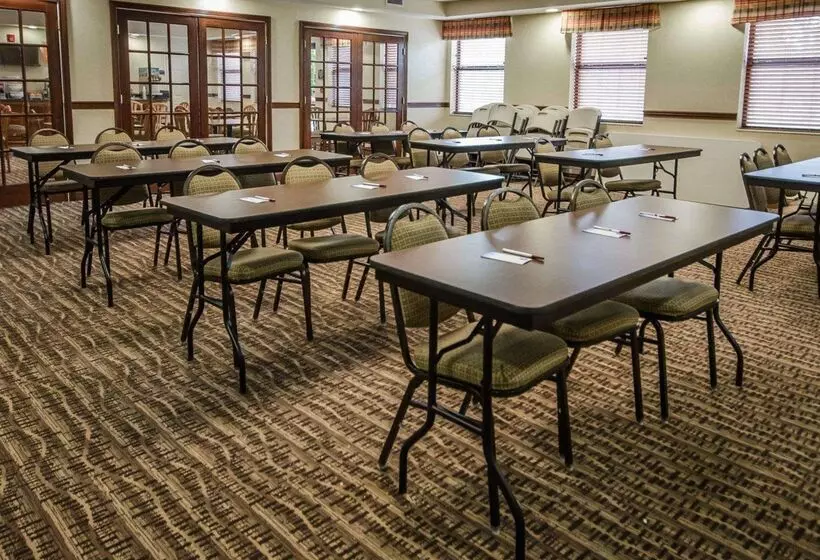 هتل Quality Suites