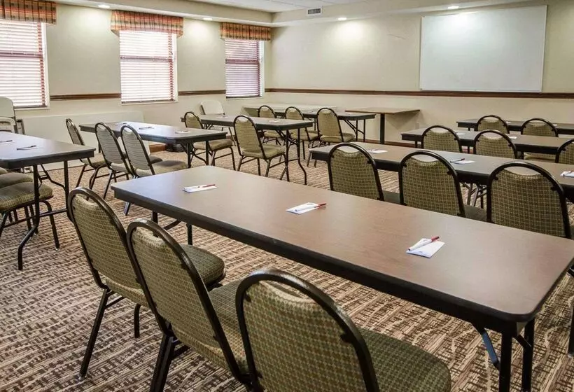 هتل Quality Suites