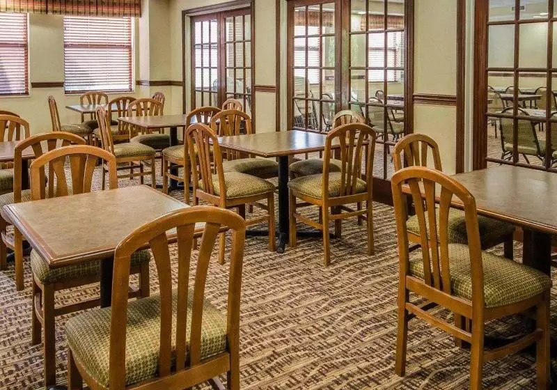 هتل Quality Suites