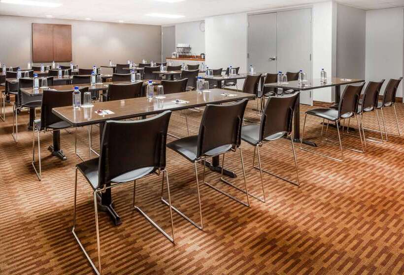 Hotel Super 8 By Wyndham Peterborough