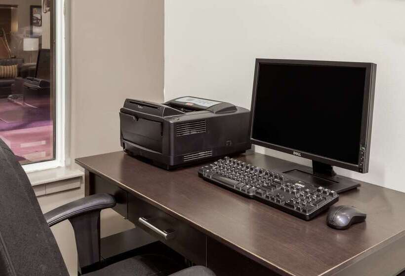 Hotel Super 8 By Wyndham Peterborough