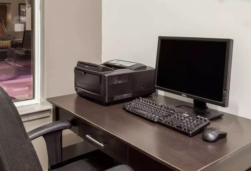 Отель Super 8 By Wyndham Peterborough