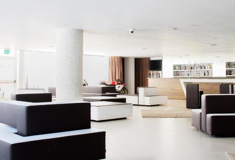 בית מלון כפרי White