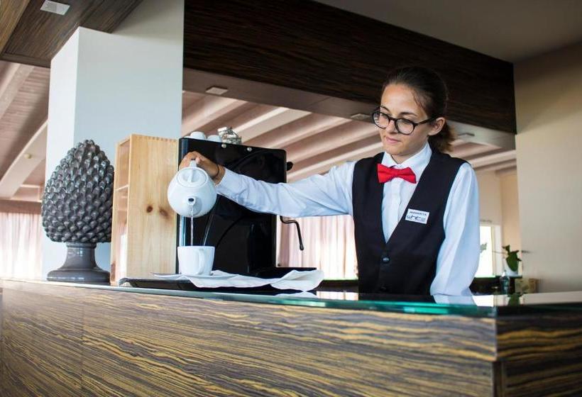 בית מלון כפרי White