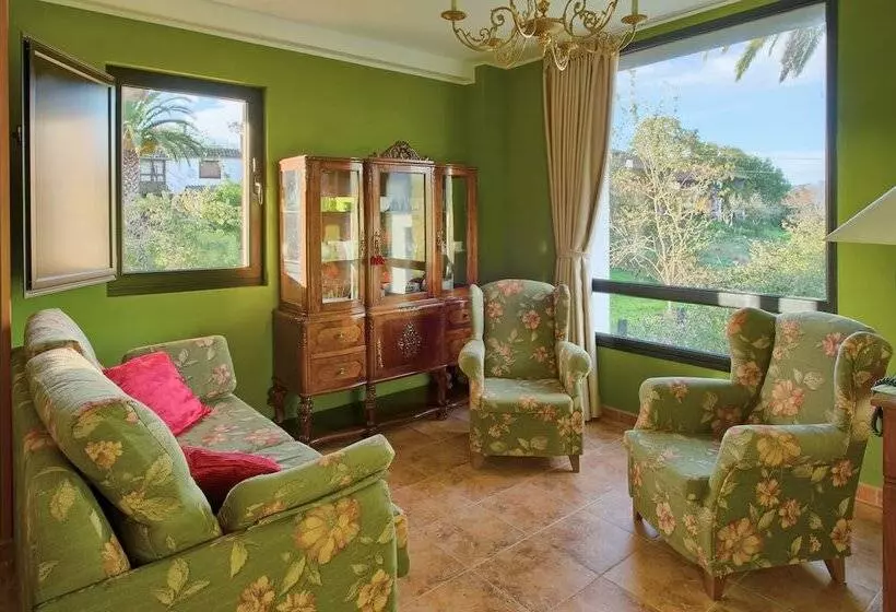 La Casona De La Roza