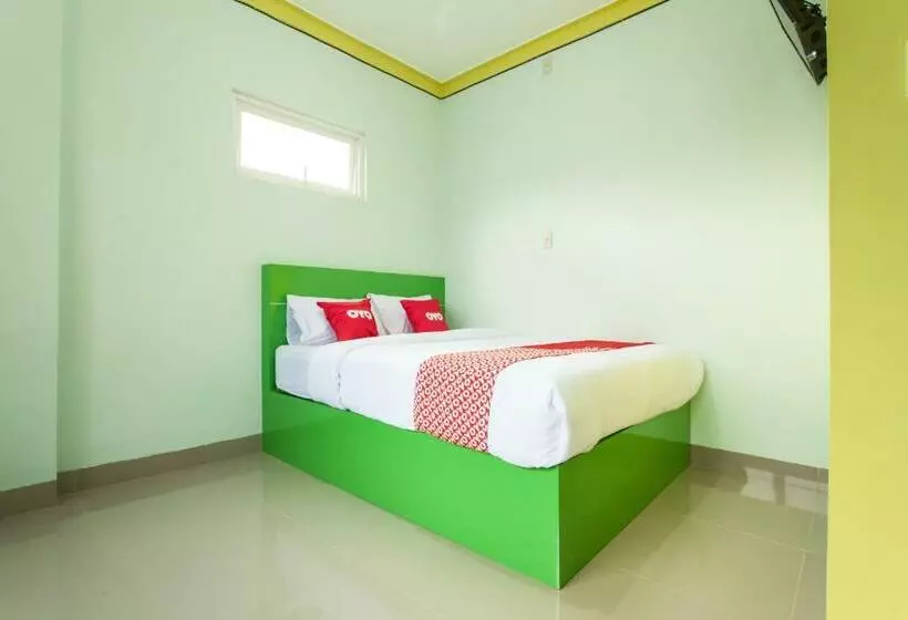 ホテル Reddoorz Syariah At Dinda Residence