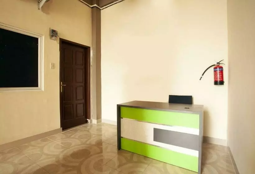 ホテル Reddoorz Syariah At Dinda Residence