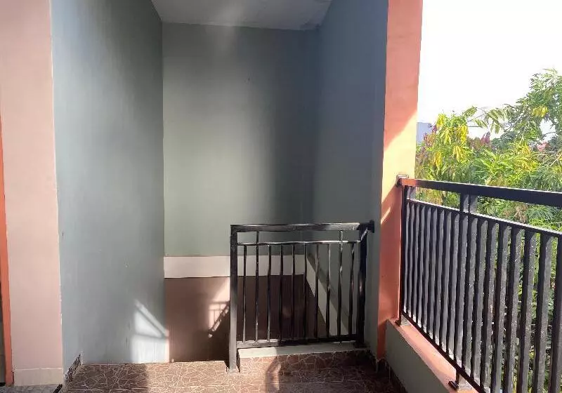 هتل Oyo 90111 Almeerah Homestay Syariah