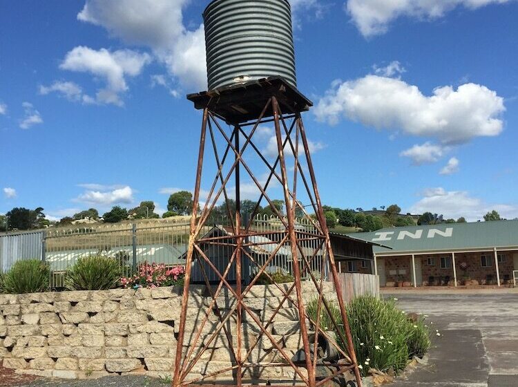 Отель Tuckerbox Motor Inn