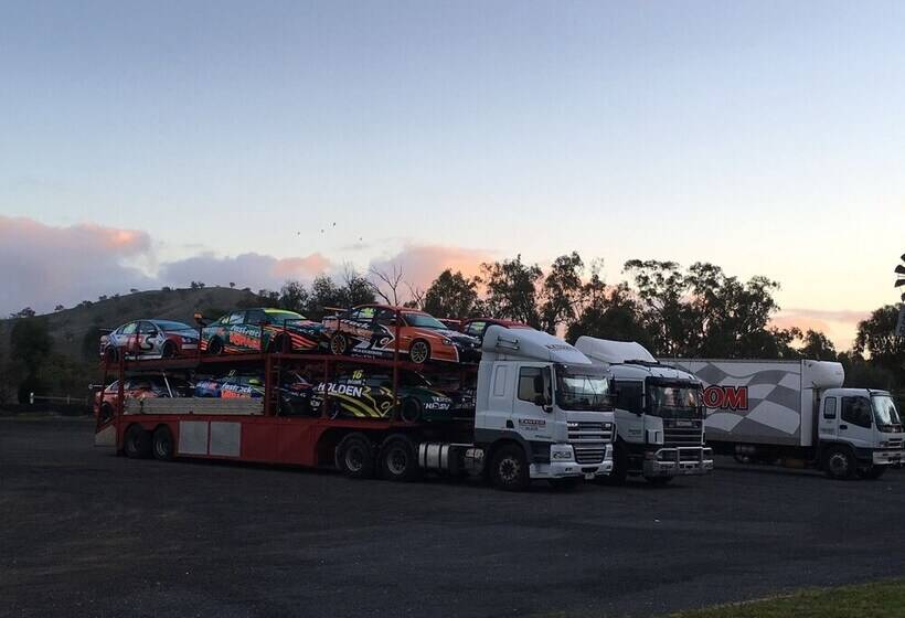 Отель Tuckerbox Motor Inn