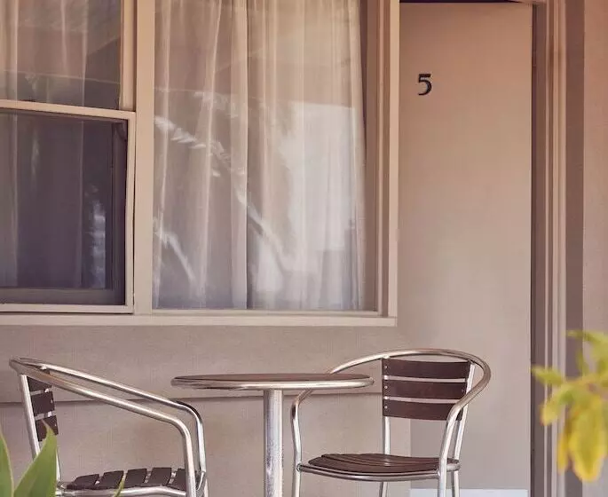 モーテル Holiday Lodge Motor Inn