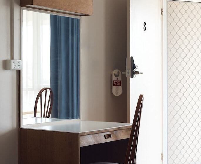 Мотель Holiday Lodge Motor Inn