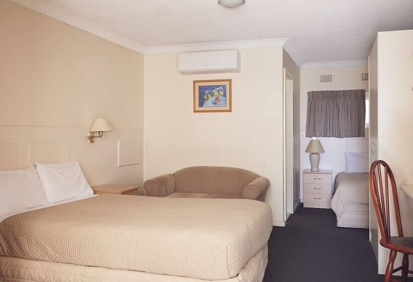 Мотель Holiday Lodge Motor Inn