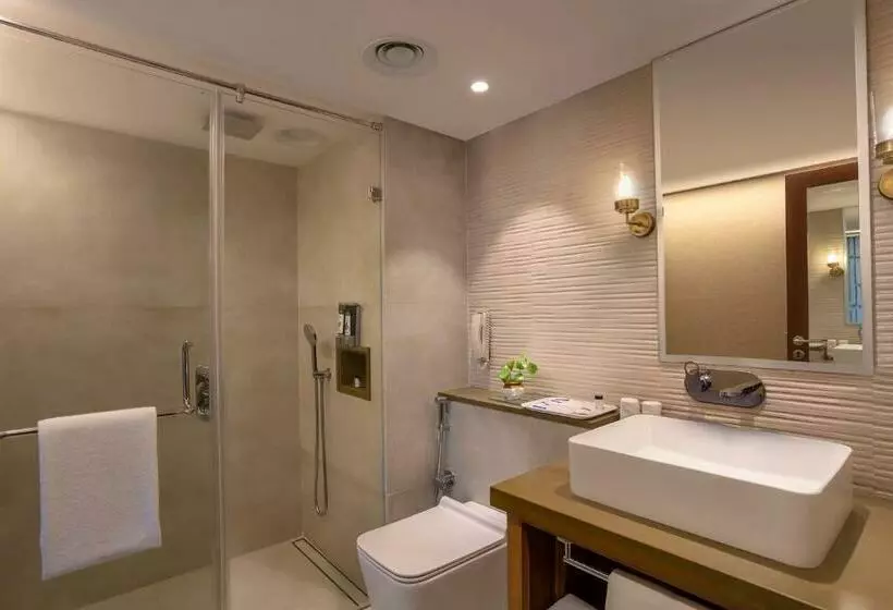 Lomakeskus Estuary Sarovar Premiere Poovar Island