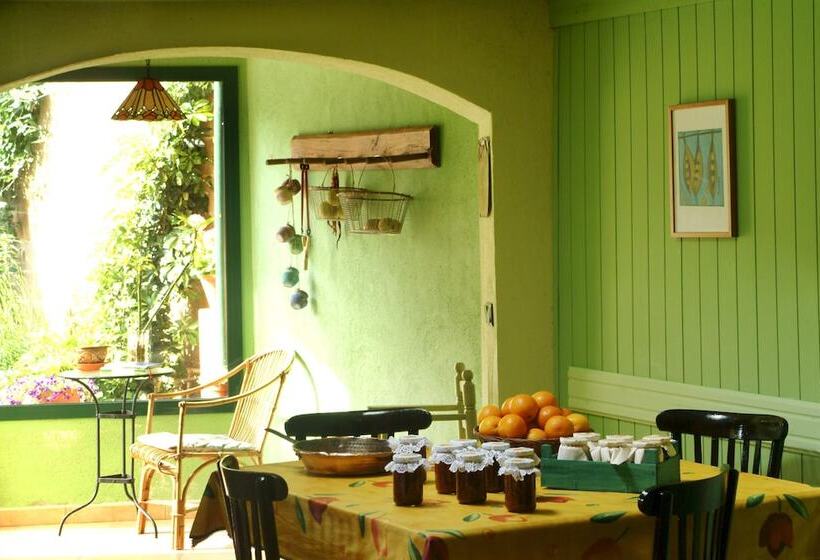 تختخواب و صبحانه Casa Rural Can Coll