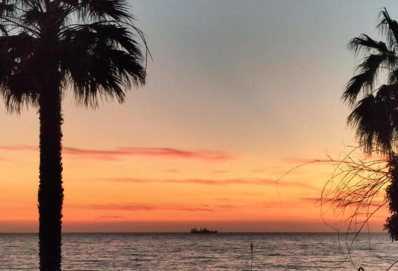 تختخواب و صبحانه Maison De Revel