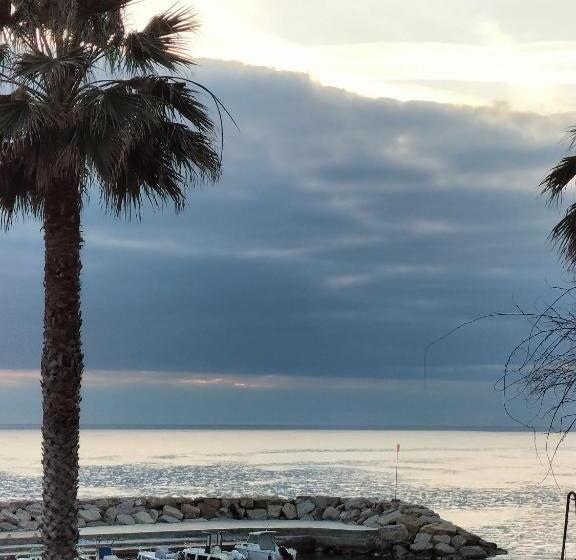 تختخواب و صبحانه Maison De Revel