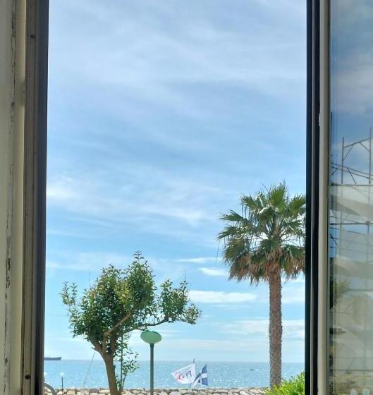 تختخواب و صبحانه Maison De Revel