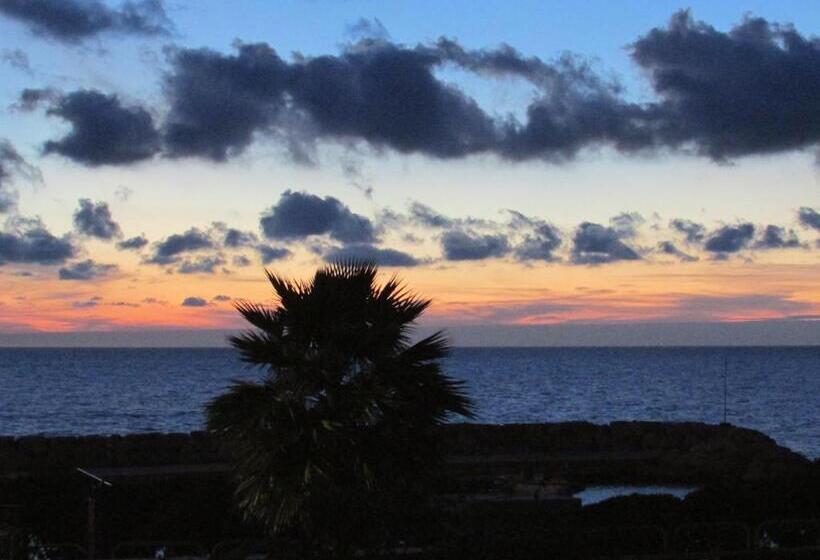 تختخواب و صبحانه Maison De Revel