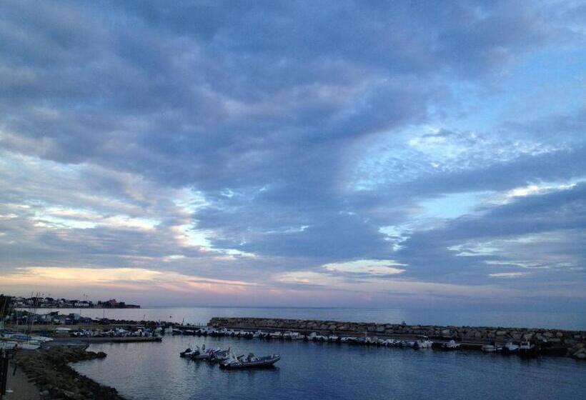 تختخواب و صبحانه Maison De Revel