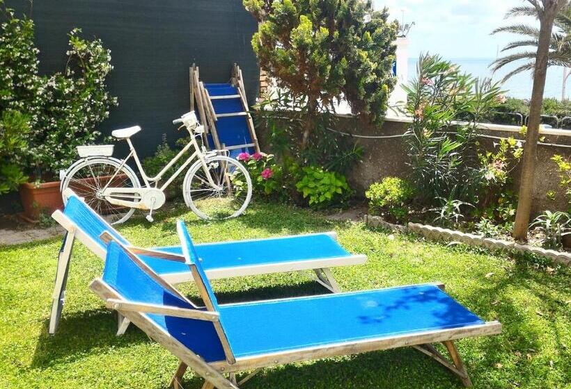 تختخواب و صبحانه Maison De Revel