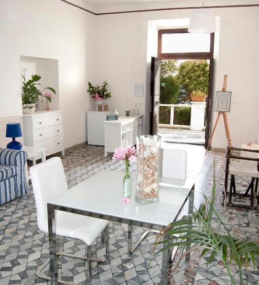 تختخواب و صبحانه Maison De Revel