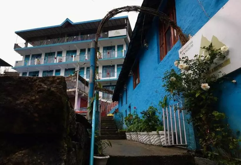 Hostel Triangle Folks, Mcleodganj