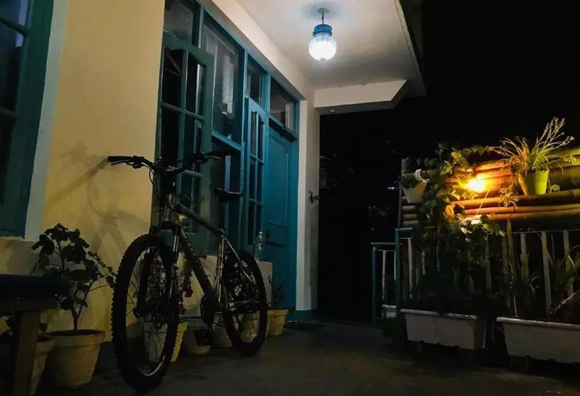 Hostel Triangle Folks, Mcleodganj