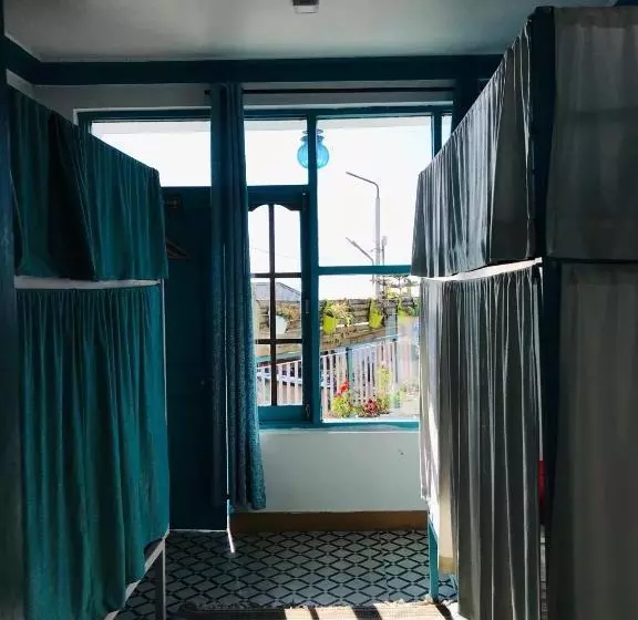 Hostel Triangle Folks, Mcleodganj