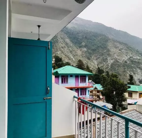 Hostel Triangle Folks, Mcleodganj
