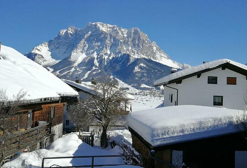 بنسيون Haus Bergfrieden