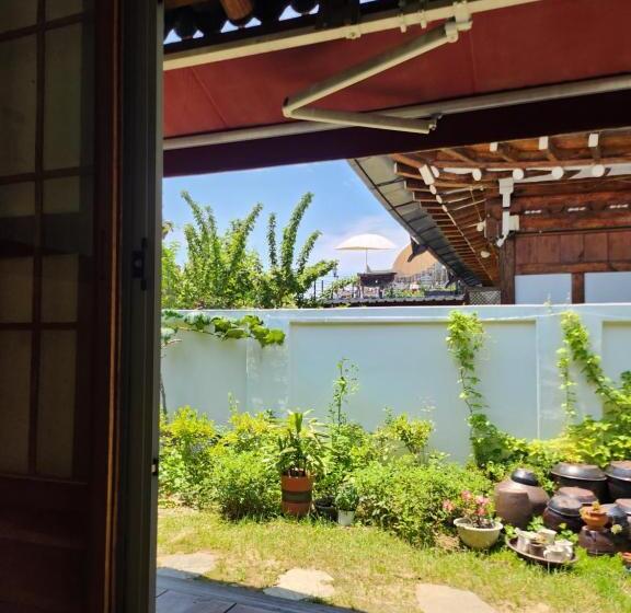Pensió Jeonju Nostalgic Home