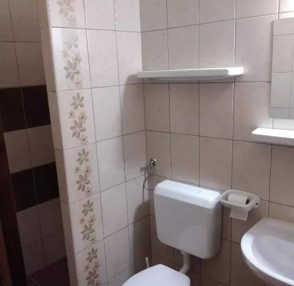 پانسیون Otthon Apartman