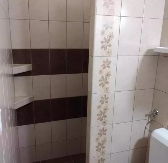 پانسیون Otthon Apartman