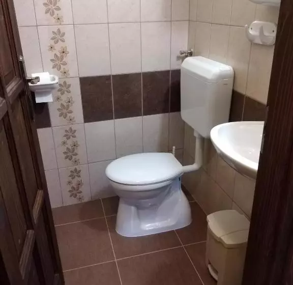 پانسیون Otthon Apartman