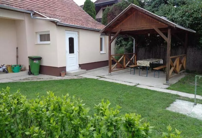 پانسیون Otthon Apartman
