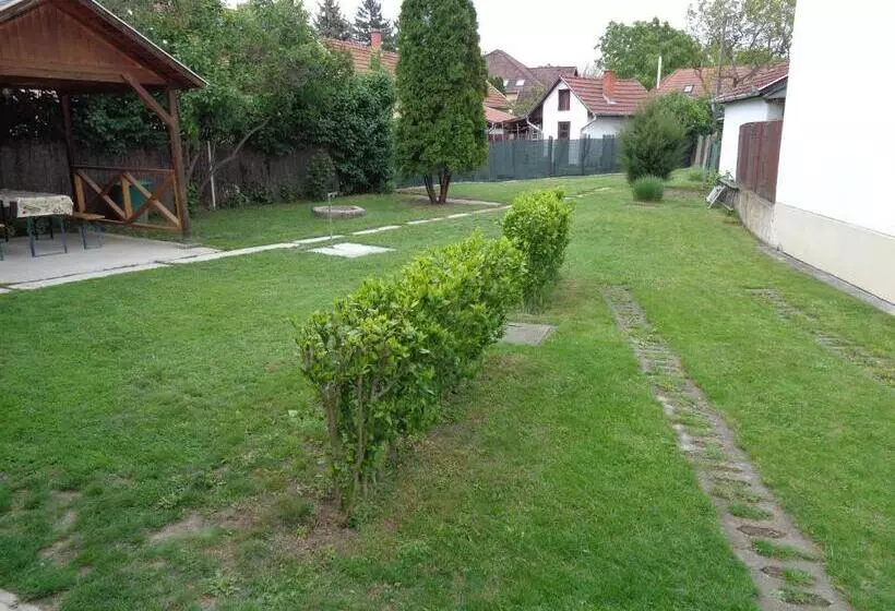 پانسیون Otthon Apartman