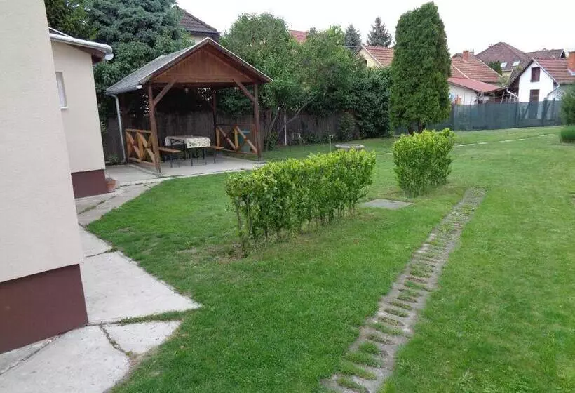 پانسیون Otthon Apartman