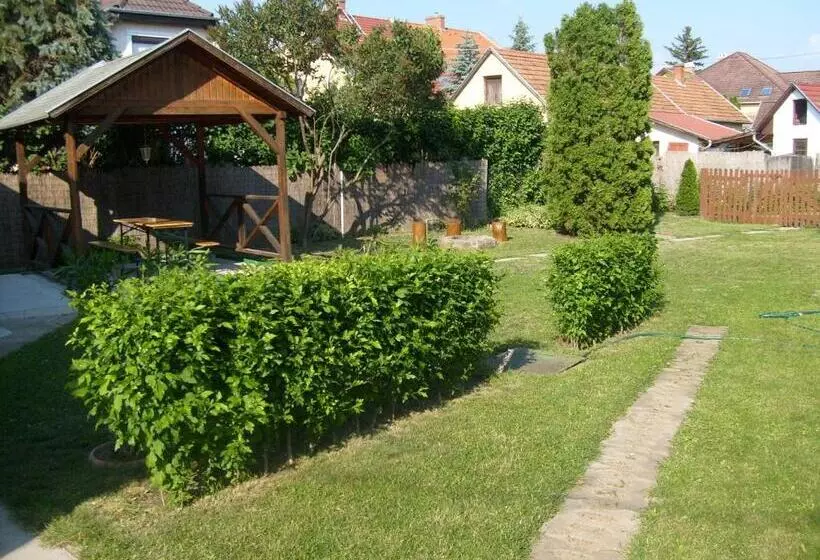 پانسیون Otthon Apartman