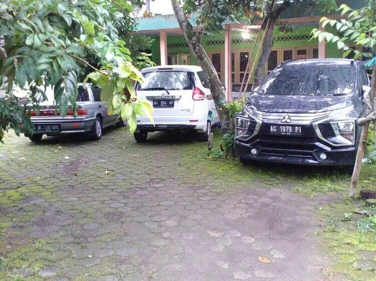 هتل Setro Kariyo Homestay