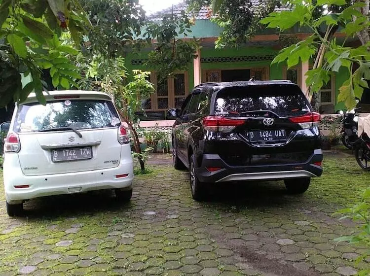 هتل Setro Kariyo Homestay