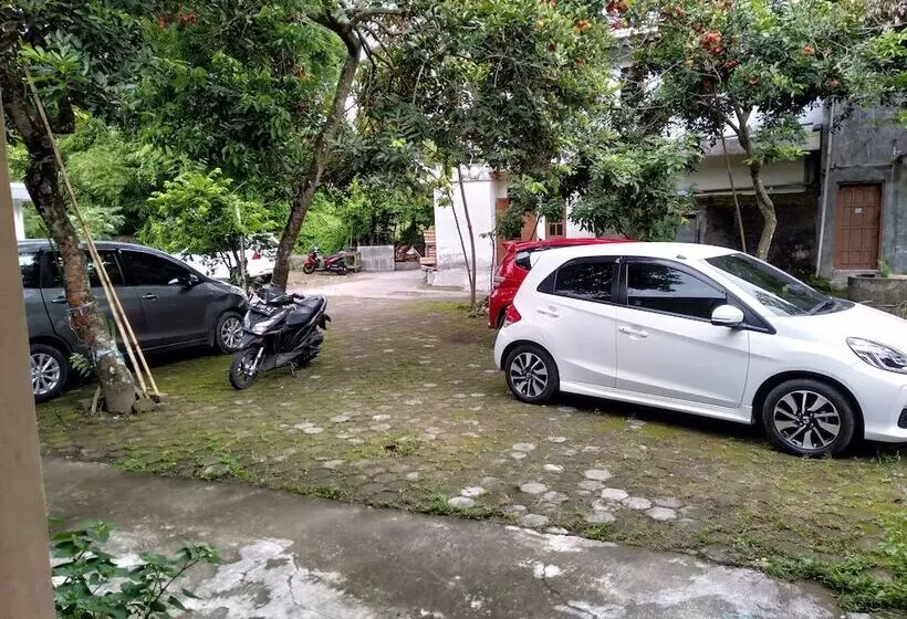 هتل Setro Kariyo Homestay