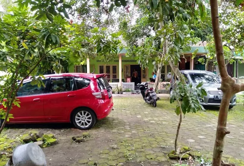 هتل Setro Kariyo Homestay