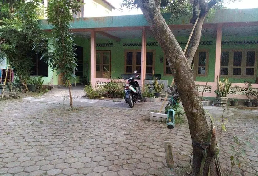 هتل Setro Kariyo Homestay