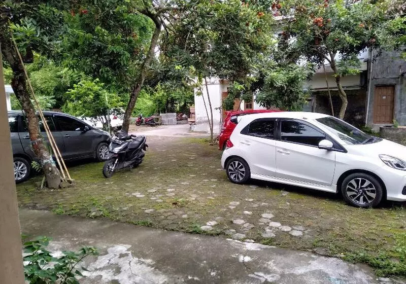 هتل Setro Kariyo Homestay