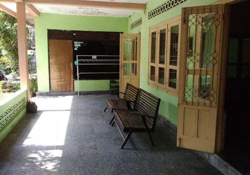 هتل Setro Kariyo Homestay