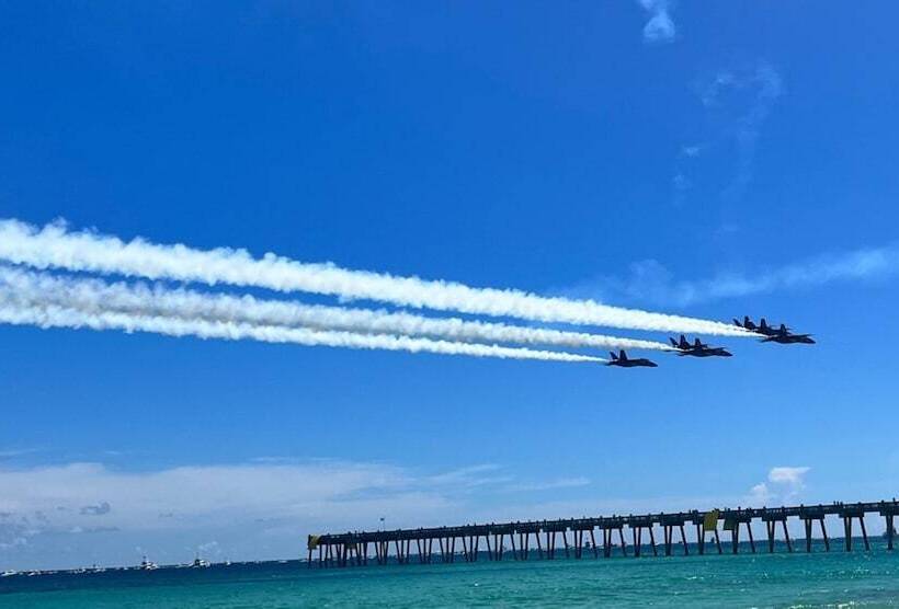 Отель Holiday Inn Express & Suites Gulf Breeze   Pensacola Area, An Ihg