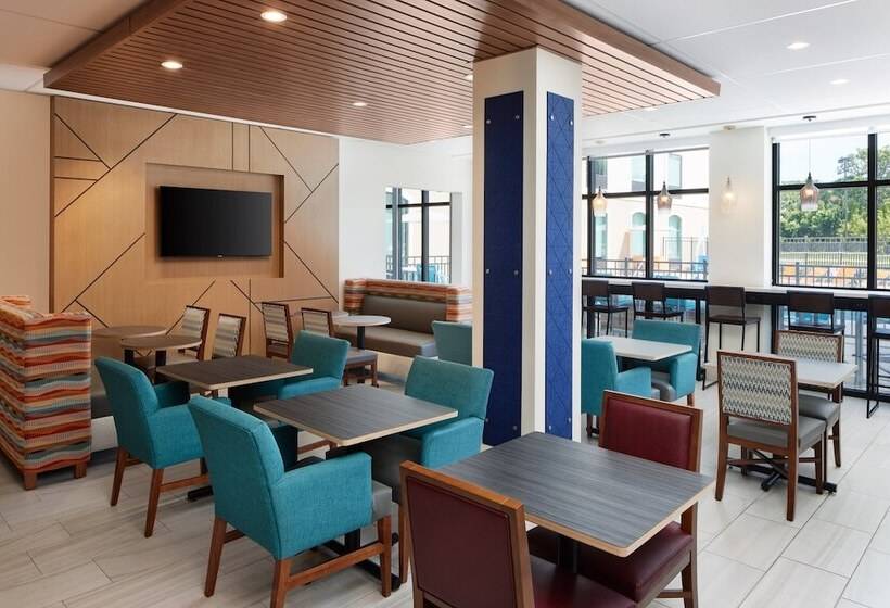 Отель Holiday Inn Express & Suites Gulf Breeze   Pensacola Area, An Ihg